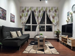 8pax 2R2B kota kemuning Bukit Rimau WIFI Sauna Swimming Pool